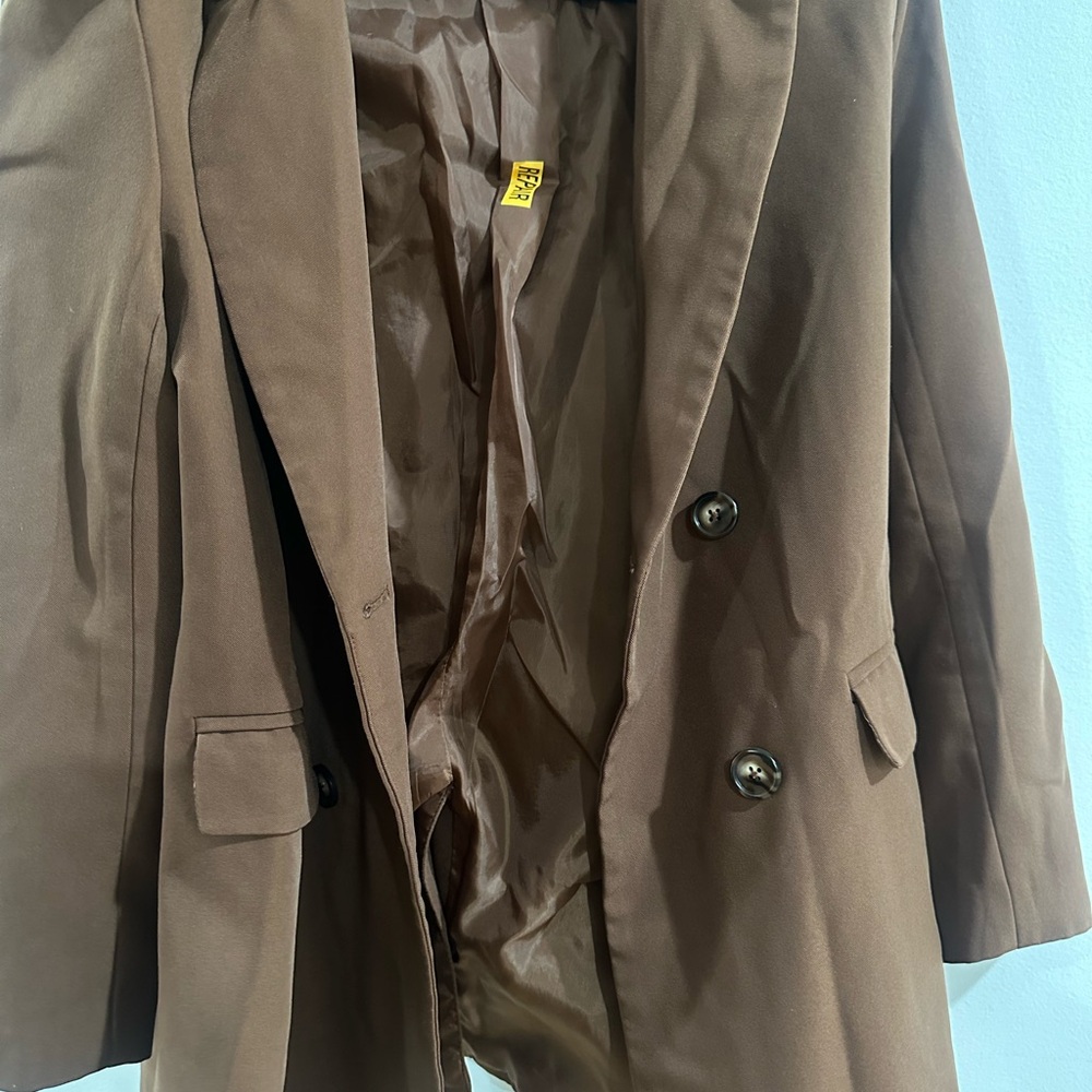 Chic Brown Double-Breasted Blazer - image 1